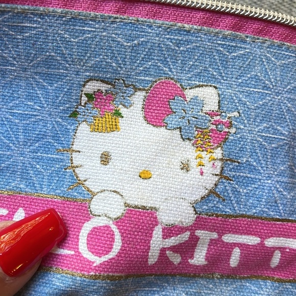 💕 Hello Kitty Plush Toy and Make up Bag! - Picture 17 of 17